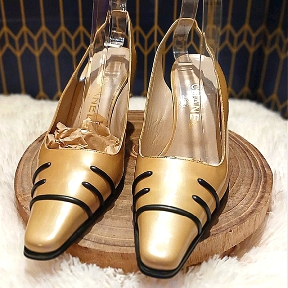 Chanel Tan & Black Patent Leather Slingback Pumps Made in Italy, Size 39 - Picture 5 of 16